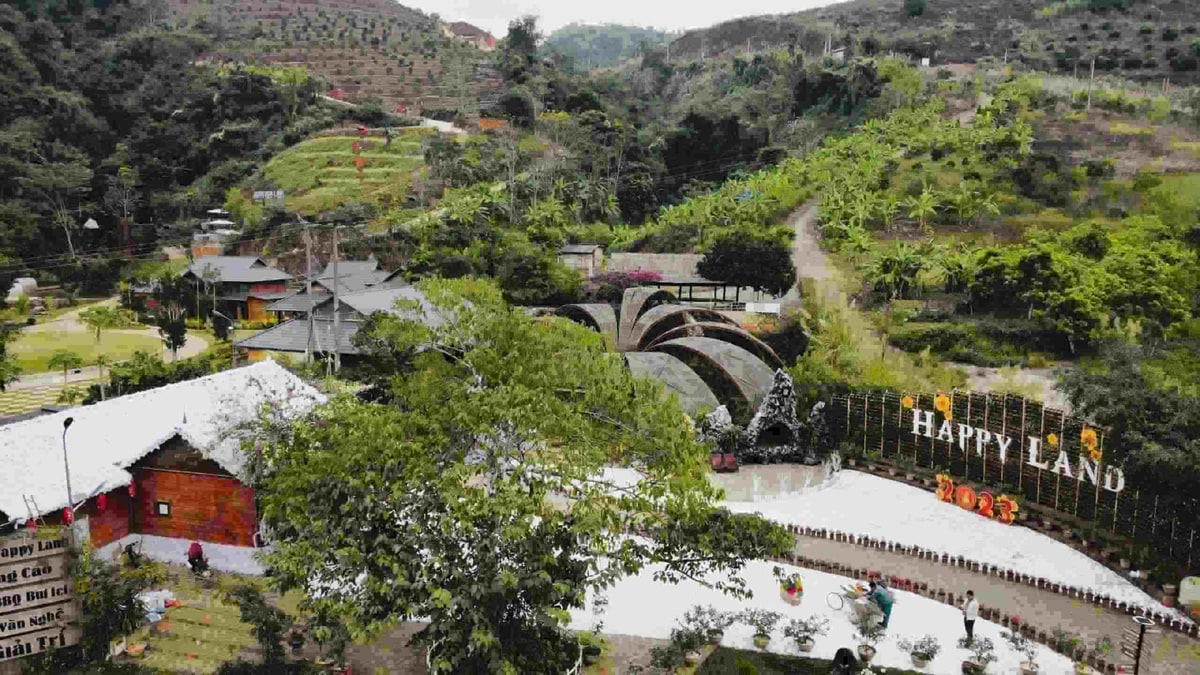Snow town at Happy Land, Moc Chau.